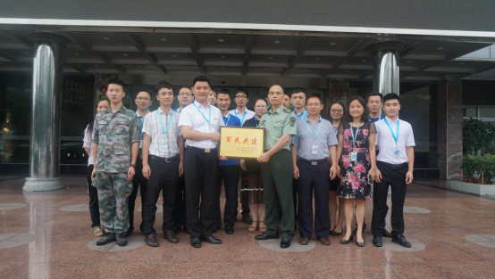 軍民一(yī)家親---我(wǒ)(wǒ)司與人民解放(fàng)軍76171部隊軍民共建單位挂牌儀式