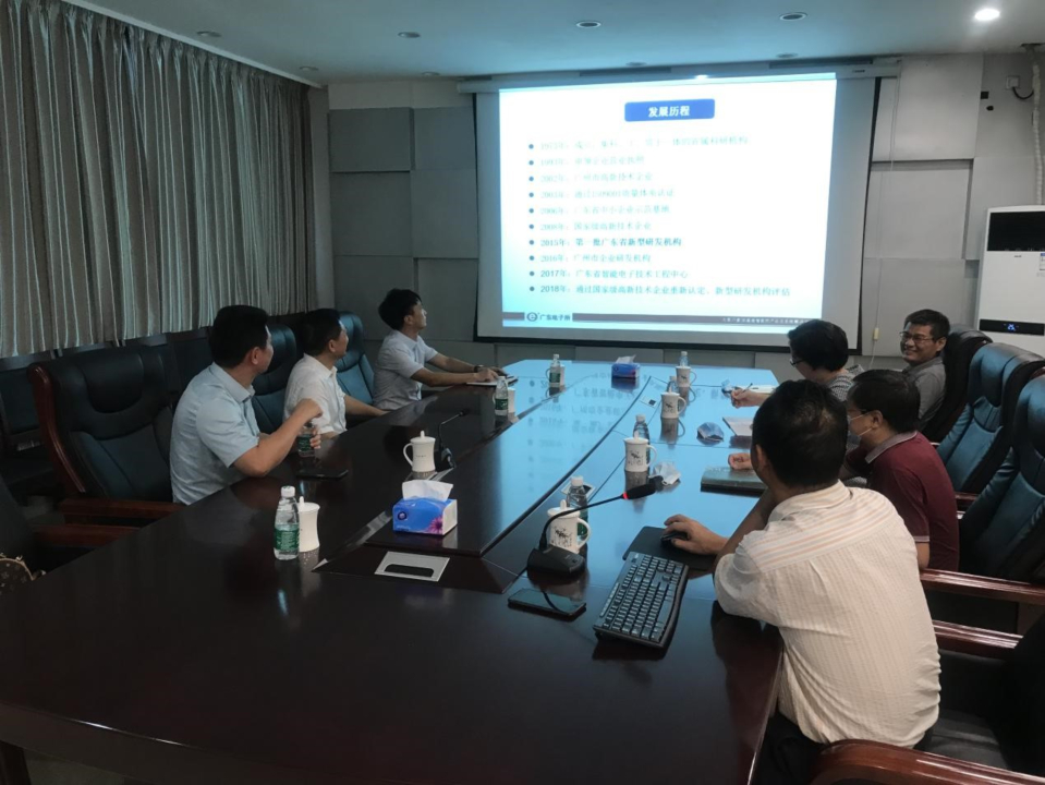 邱文豐一(yī)行訪問廣東省電(diàn)子技術研究所