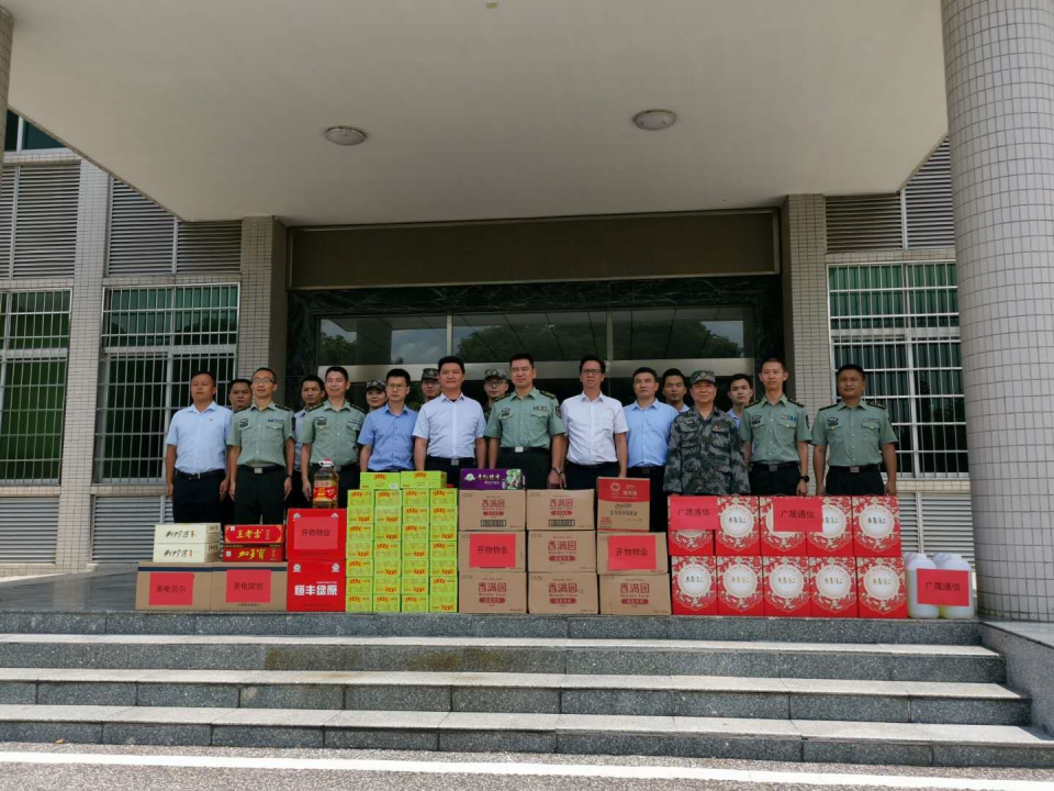 深切慰問叙魚水 軍企共進促雙擁